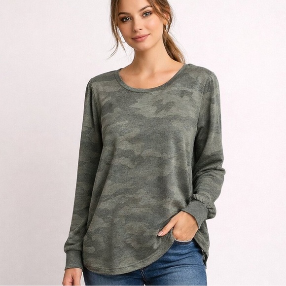Jane and Delancey Tops - Jane and Delancey - size small - Camo Long Sleeve Top - NWT